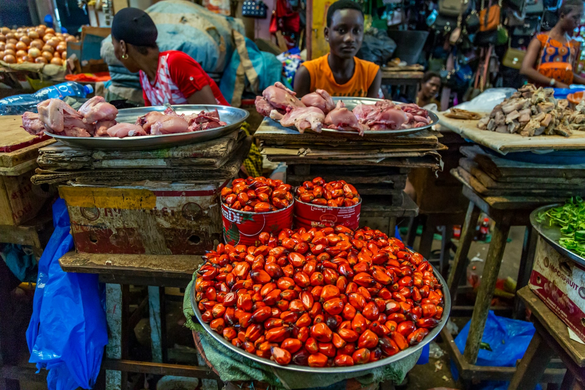 De l’aube au crépuscule, la street food à Dakar nourrit la ville : une révolution culinaire