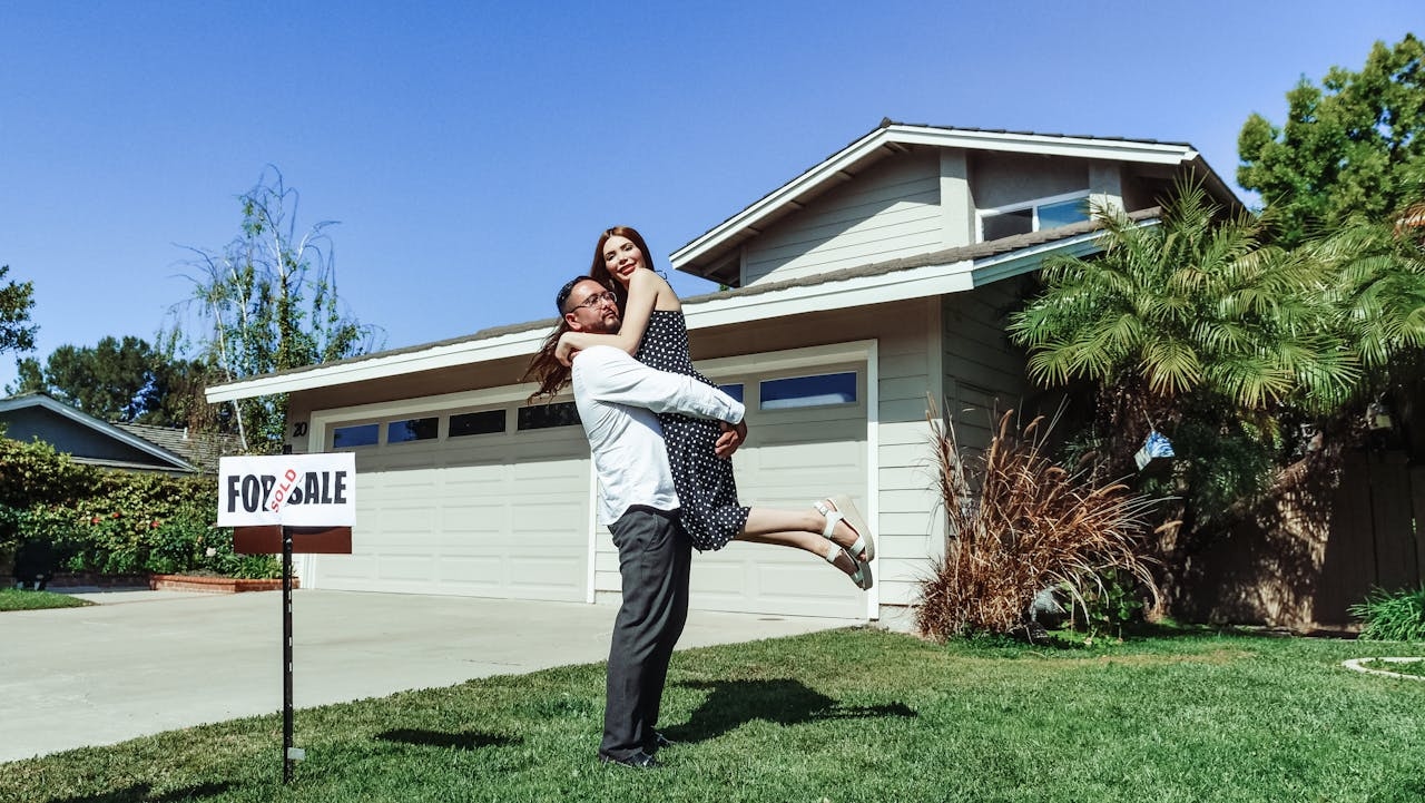 Timing the Canadian housing market: When is the best time to buy a house?